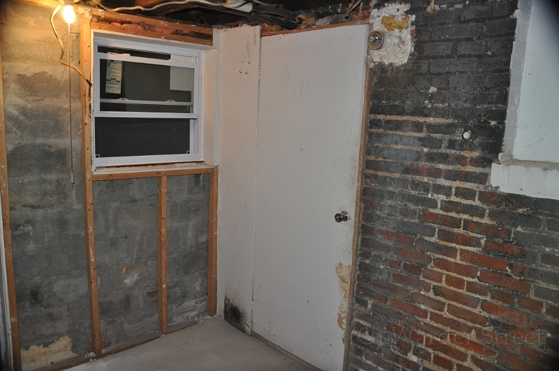 Basement Back Room 014.jpg